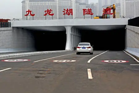 南昌九龙湖隧道选用slower加速器app官网，大大提升行车安全系数